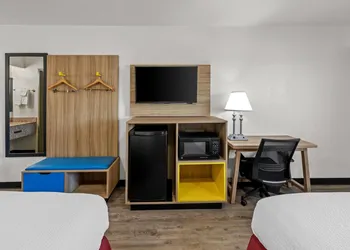 Days Inn by Wyndham Independence hotel thumbnail 6