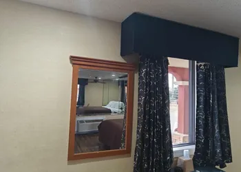 Deluxe Inn - Savannah hotel thumbnail 5