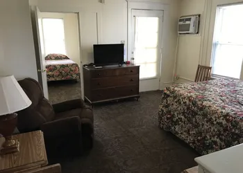 Simmons Motel hotel thumbnail 6