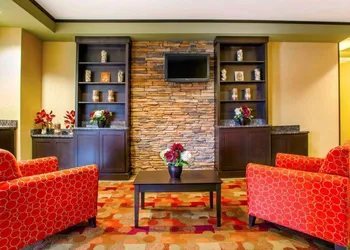 Suburban Studios Cedar Falls hotel thumbnail 3