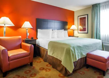 Suburban Studios Cedar Falls hotel thumbnail 5