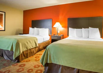 Suburban Studios Cedar Falls hotel thumbnail 6
