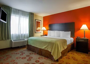 Suburban Studios Cedar Falls hotel thumbnail 7