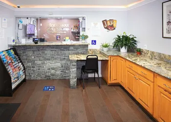 Rodeway Inn & Suites Bellflower hotel thumbnail 2