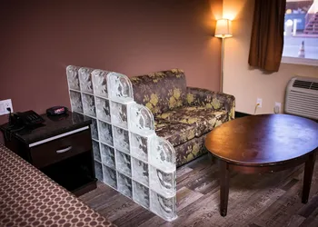 Rodeway Inn & Suites Bellflower hotel thumbnail 6