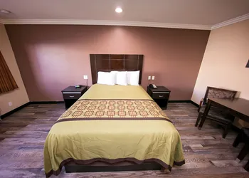 Rodeway Inn & Suites Bellflower hotel thumbnail 7