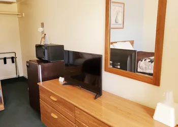 Budget Inn Express hotel thumbnail 4
