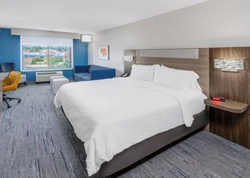 Holiday Inn Express & Suites Colorado Springs First & Main by IHG hotel thumbnail 5
