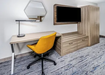 Holiday Inn Express & Suites Colorado Springs First & Main by IHG hotel thumbnail 6