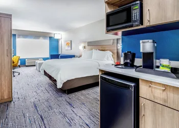 Holiday Inn Express & Suites Colorado Springs First & Main by IHG hotel thumbnail 7