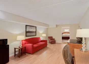 Days Inn by Wyndham Bay City hotel thumbnail 6