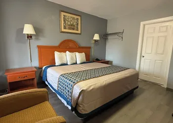 Budget Inn Magnolia hotel thumbnail 3