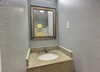 Budget Inn Magnolia hotel thumbnail 7