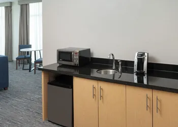 Holiday Inn Express Miami Airport Blue Lagoon Area by IHG hotel thumbnail 3