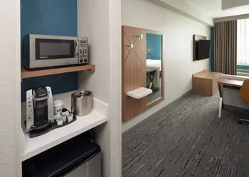 Holiday Inn Express Miami Airport Blue Lagoon Area by IHG hotel thumbnail 5