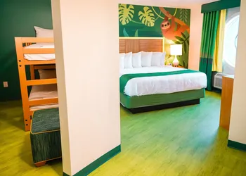Cedar Point's Castaway Bay hotel thumbnail 8