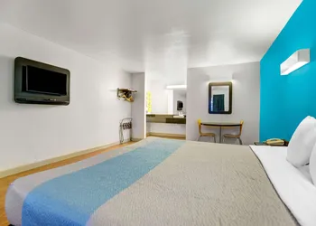 Motel 6 Anderson, CA - Redding Airport hotel thumbnail 6