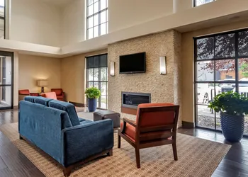 Comfort Suites Airport - University hotel thumbnail 3