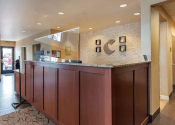 Comfort Suites Airport - University hotel thumbnail 4