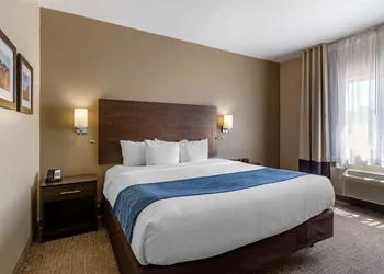 Comfort Inn & Suites Waterloo - Cedar Falls hotel thumbnail 5