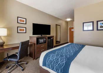 Comfort Inn & Suites Waterloo - Cedar Falls hotel thumbnail 6