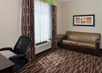 Holiday Inn Express Hotel & Suites Alva by IHG hotel thumbnail 3