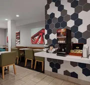 La Quinta Inn & Suites by Wyndham Gonzales LA hotel detail image 3