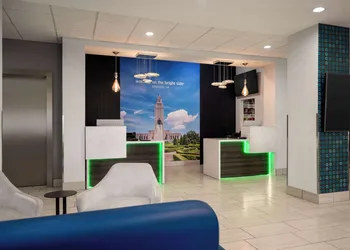 La Quinta Inn & Suites by Wyndham Gonzales LA hotel thumbnail 4