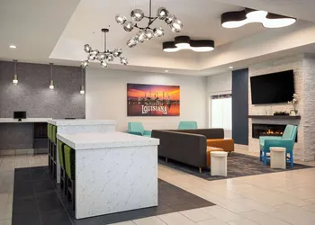 La Quinta Inn & Suites by Wyndham Gonzales LA hotel thumbnail 5