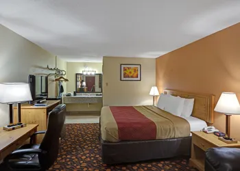 Econo Lodge Phillipsburg hotel thumbnail 4