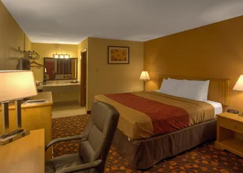 Econo Lodge Phillipsburg hotel thumbnail 6