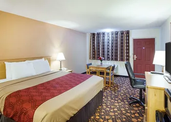 Econo Lodge Phillipsburg hotel thumbnail 7