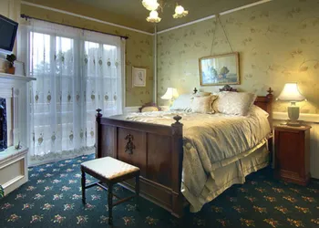 Gingerbread Mansion Inn hotel thumbnail 2
