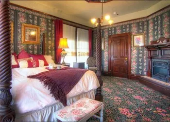Gingerbread Mansion Inn hotel thumbnail 4