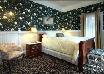Gingerbread Mansion Inn hotel thumbnail 8