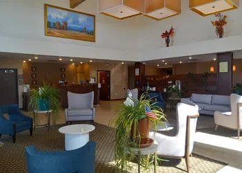 Comfort Suites Farmington hotel thumbnail 3