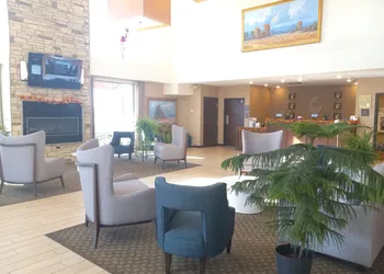 Comfort Suites Farmington hotel thumbnail 4