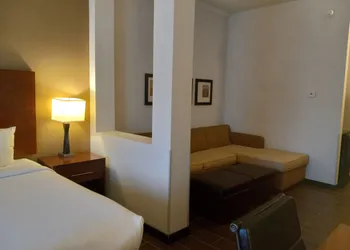Comfort Suites Farmington hotel thumbnail 6