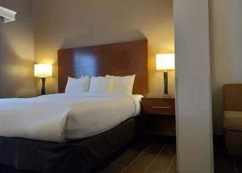 Comfort Suites Farmington hotel thumbnail 7