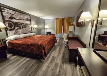 Super 8 by Wyndham Cloverdale IN hotel thumbnail 4