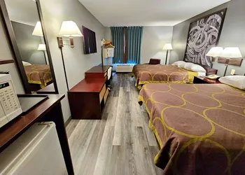 Super 8 by Wyndham Cloverdale IN hotel thumbnail 5
