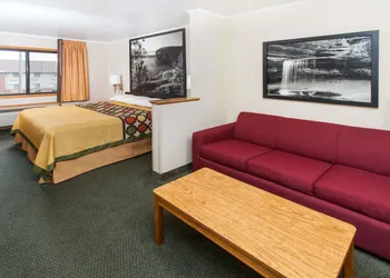 Super 8 by Wyndham Ottawa Starved Rock hotel thumbnail 3