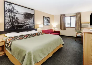 Super 8 by Wyndham Ottawa Starved Rock hotel thumbnail 4