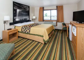 Super 8 by Wyndham Ottawa Starved Rock hotel thumbnail 5