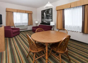 Super 8 by Wyndham Ottawa Starved Rock hotel thumbnail 7
