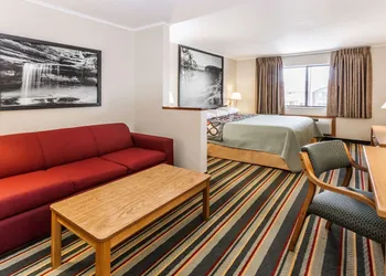 Super 8 by Wyndham Ottawa Starved Rock hotel thumbnail 8