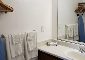 Pacific Inn hotel thumbnail 3