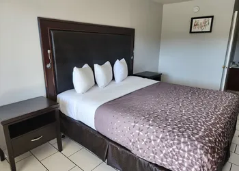 Pacific Inn hotel thumbnail 5