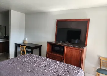 Pacific Inn hotel thumbnail 6