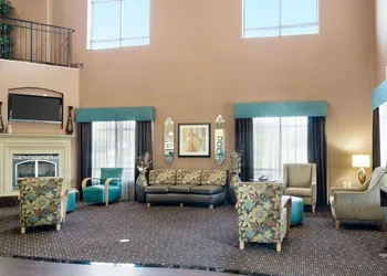 Comfort Suites Topeka Northwest hotel thumbnail 2